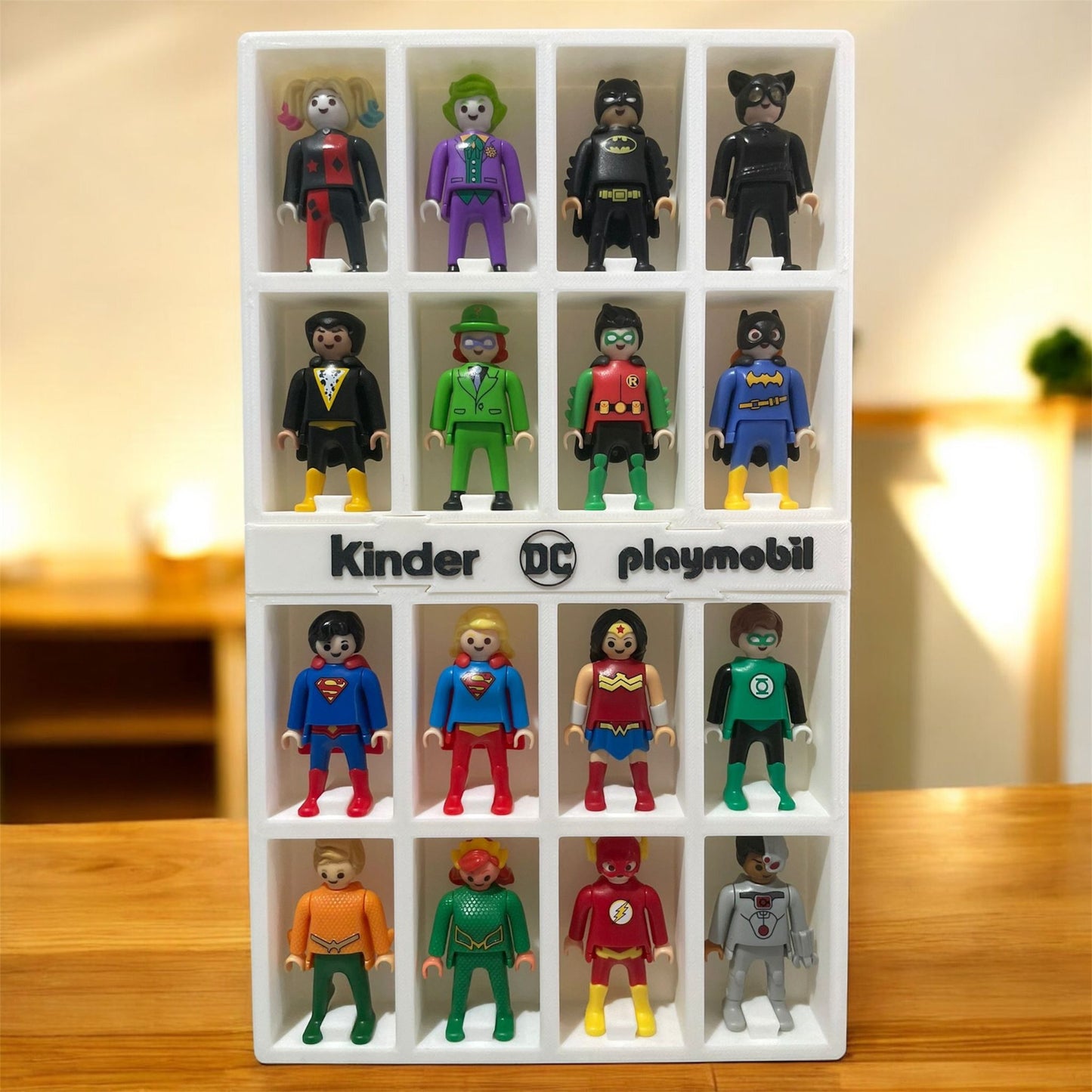 Estante personalizada para personagens DC do Kinder Surpresa